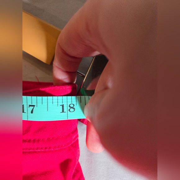 Larry Levine | Stylish Red Women's Capris, Size 12 - Picture 5 of 9